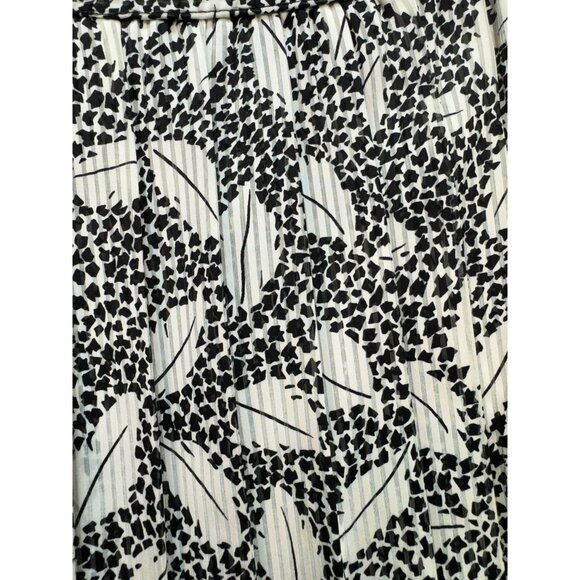 Alfred Dunner Womensl Pleated Skirt Size 18 Black & White Floral - Picture 3 of 9